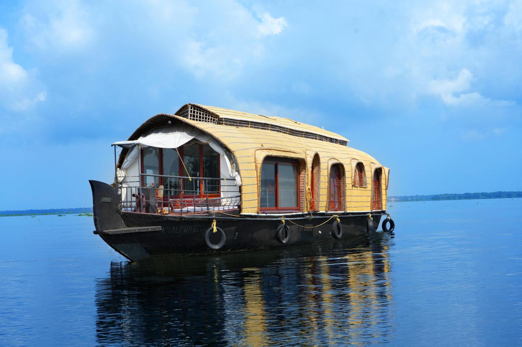 فندق أكوا كاستل هاوس بوت - باي أكوا جمبو هاوس بوتس Alappuzha المظهر الخارجي الصورة