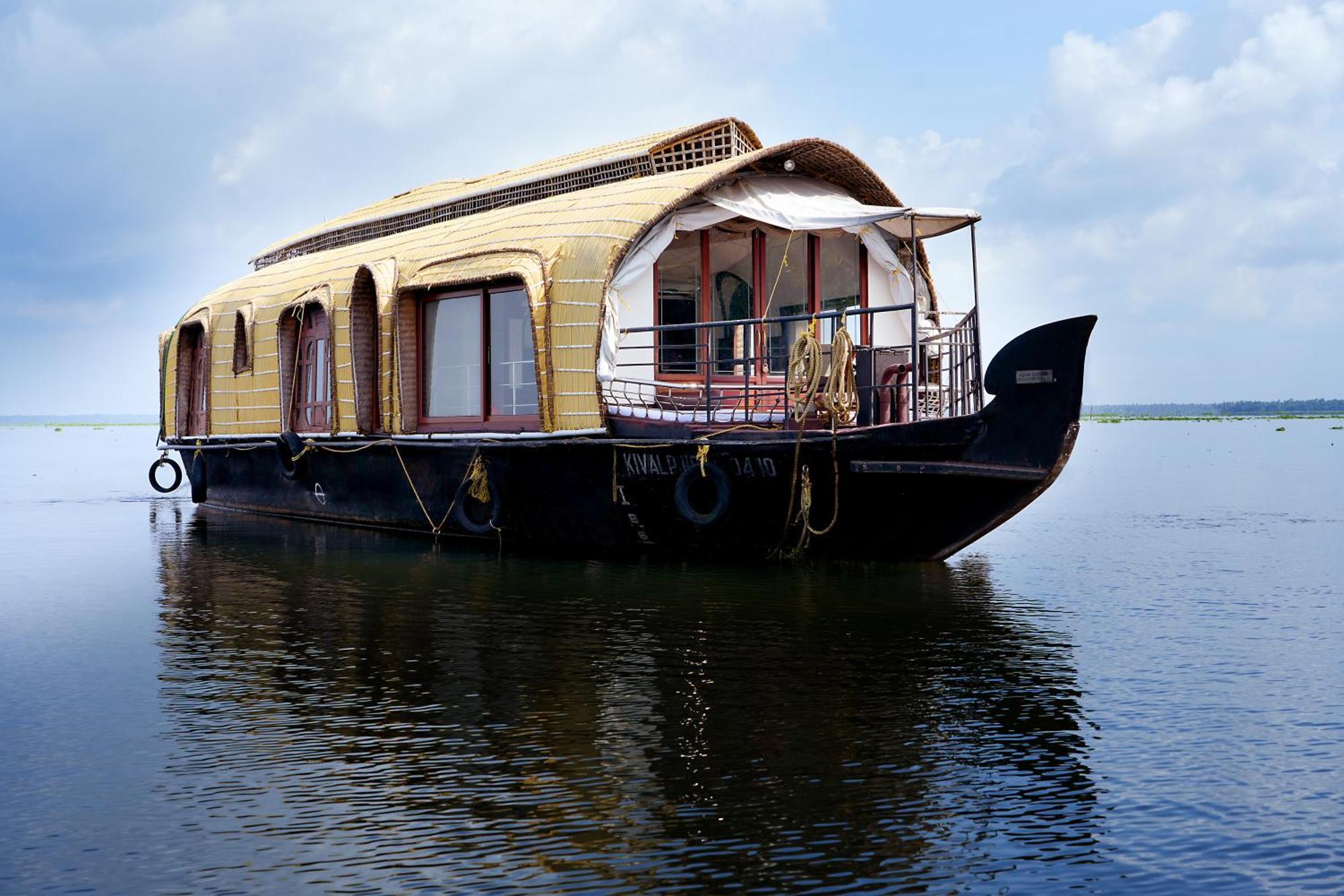 فندق أكوا كاستل هاوس بوت - باي أكوا جمبو هاوس بوتس Alappuzha المظهر الخارجي الصورة
