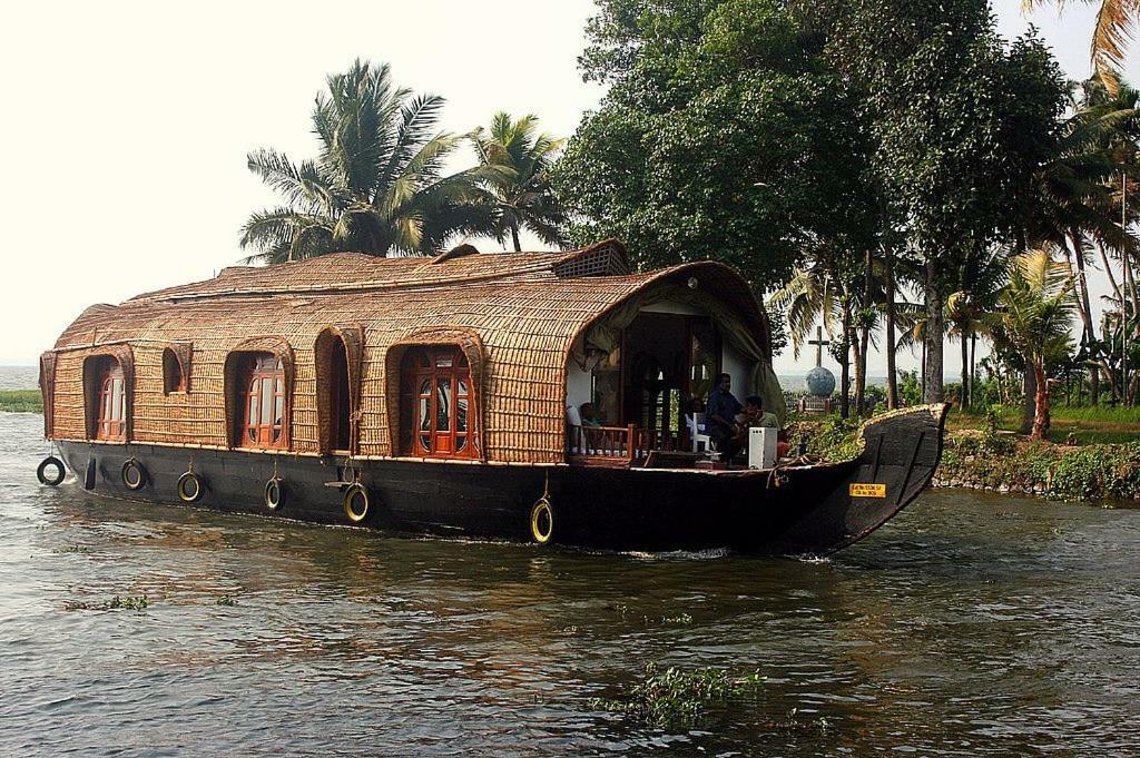 فندق أكوا كاستل هاوس بوت - باي أكوا جمبو هاوس بوتس Alappuzha المظهر الخارجي الصورة